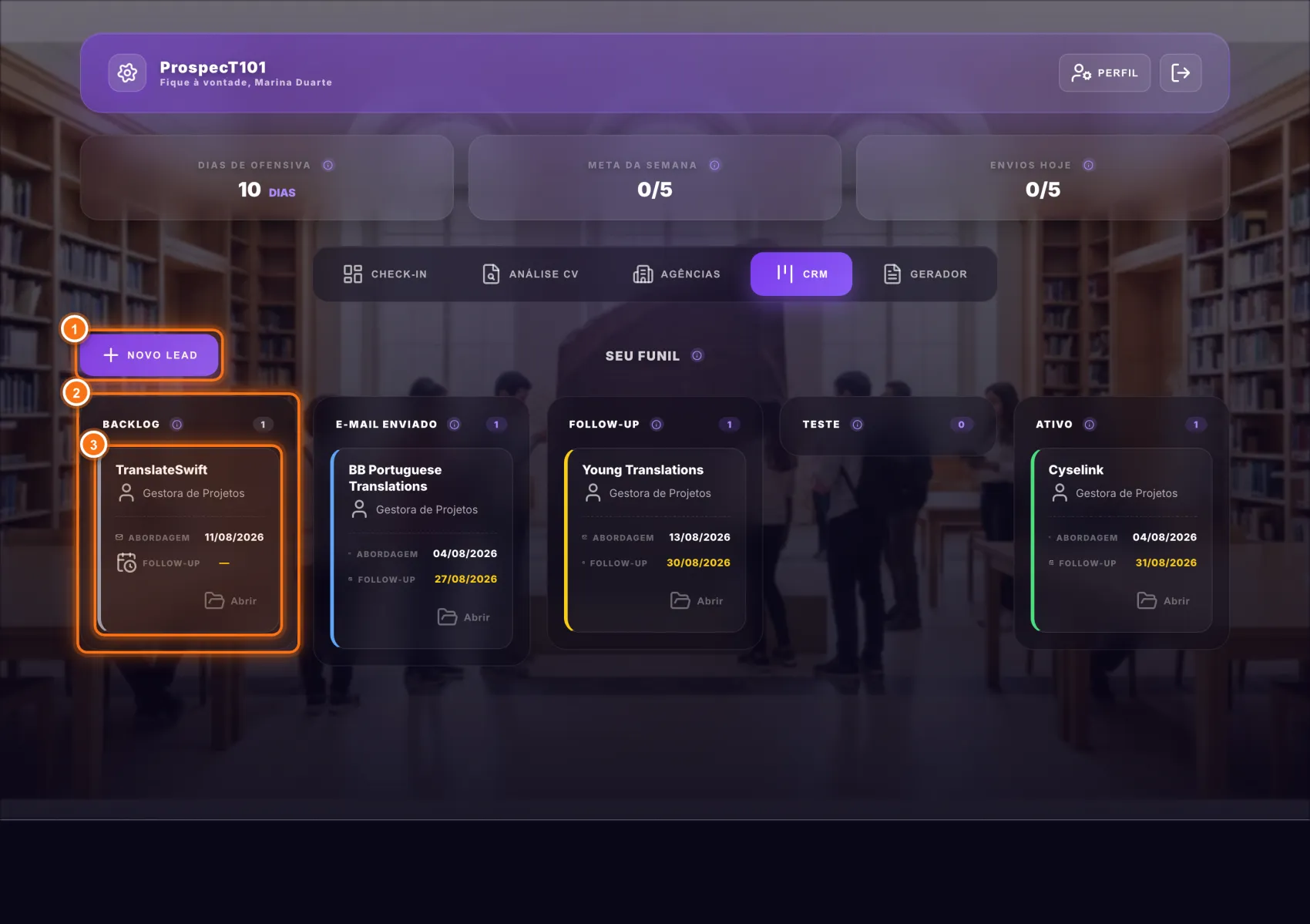 Aba CRM com o quadro Kanban, o botão Novo Lead e um cartão de lead com o botão Abrir numerados